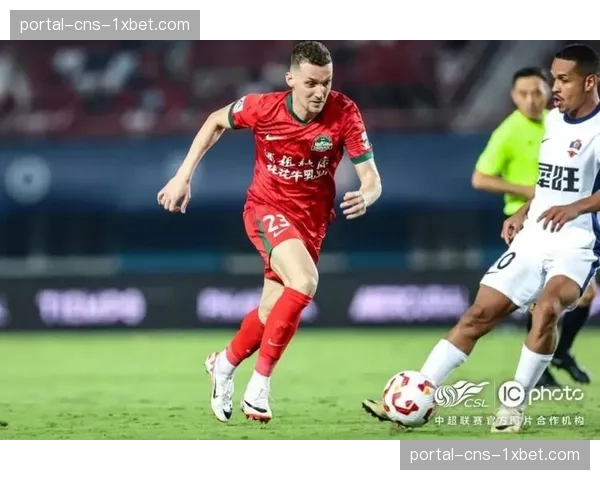 半场战报：河南队1-0领先梅州客家，外援前锋头球破门